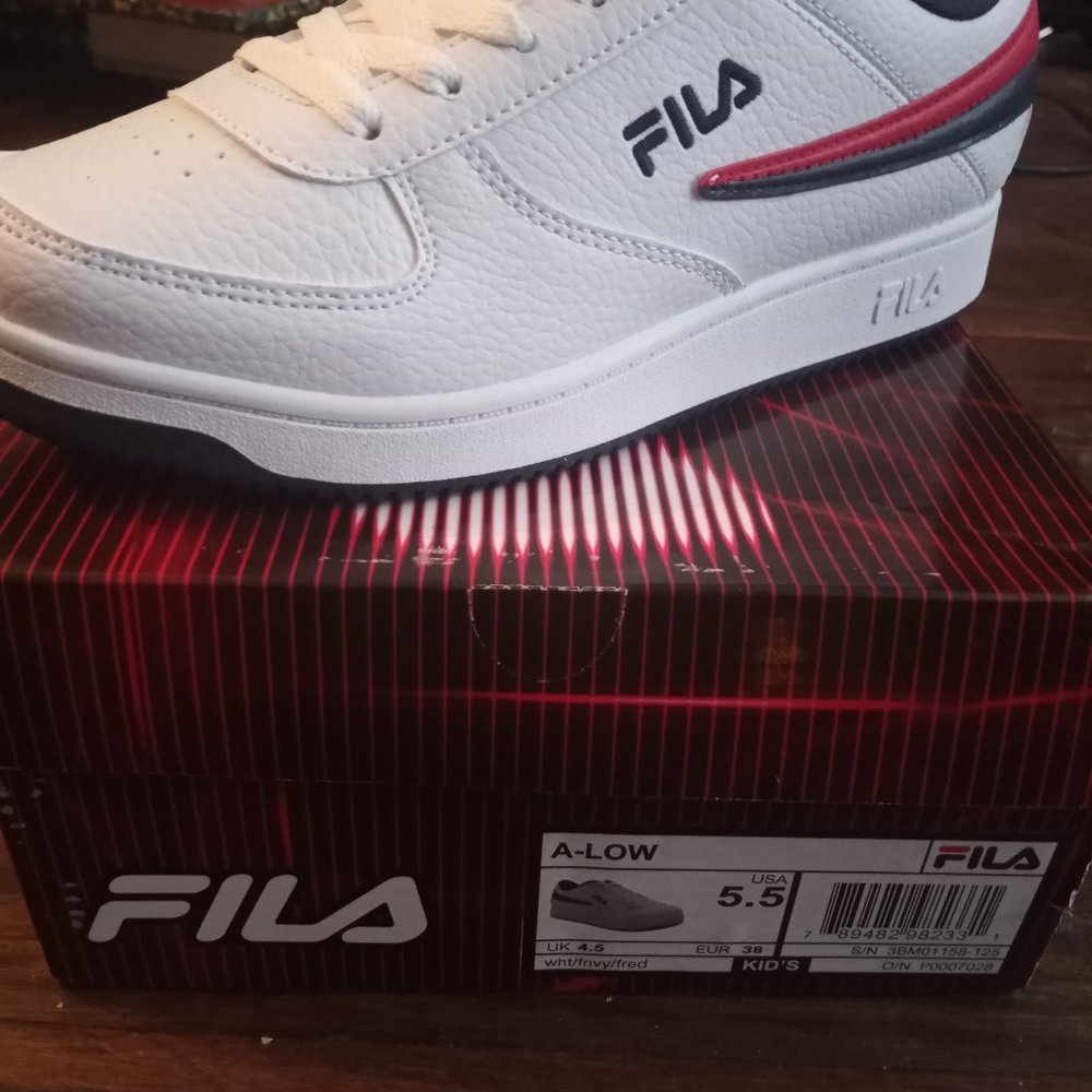 Fila Shoe - Picture 2 of 2